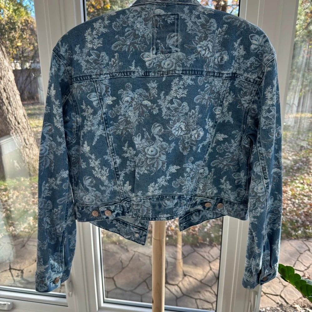 LoveShackFancy x GAP Floral Icon Denim Jacket Washwell Collab Size Small - Picture 4 of 4